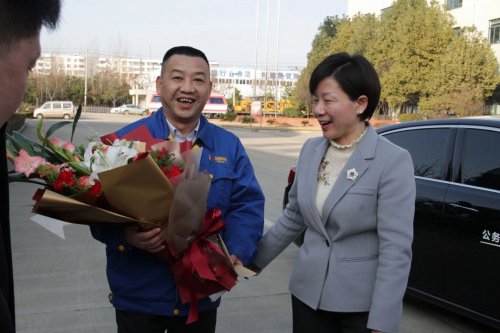 副市长龙小红莅临安博·体育（中国）新春走访慰问