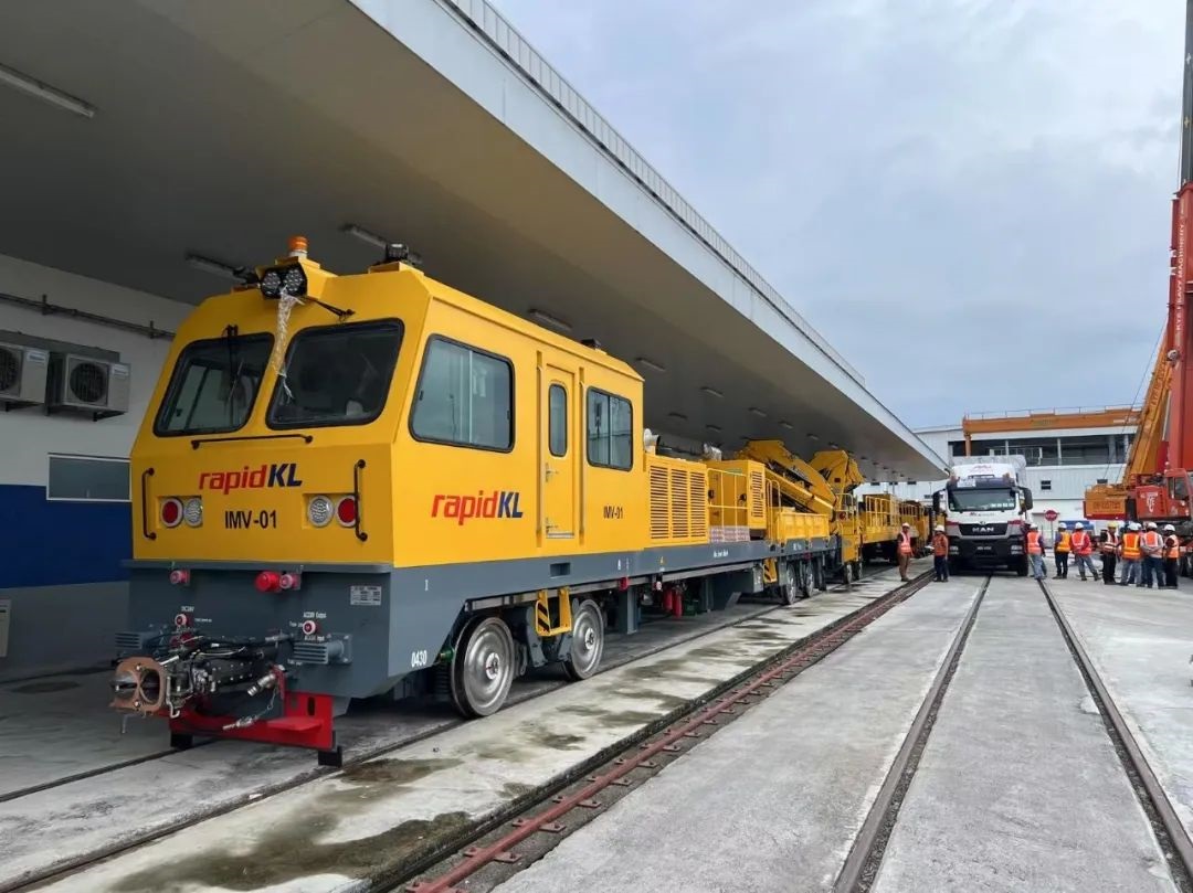 安博·体育（中国）重工马来西亚地铁3号线（LRT-3）项目车辆顺利送抵现场